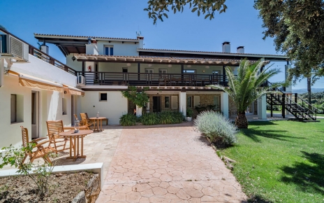 Planta inferior con 2 dormitorios (a la izquierda)